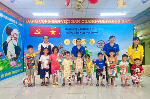 Tết Trung thu của bé tại Trường Mầm non Hoa Hồng