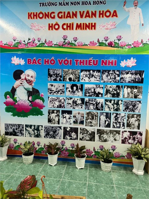 Không gian văn hóa Hồ Chí Minh tại trường mầm non Hoa Hồng là một góc học tập và sinh hoạt ý nghĩa, giúp các bé làm quen với tư tưởng, đạo đức, phong cách của Bác Hồ ngay từ những năm đầu đời.