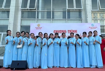 Chương trình đồng diễn dân vũ với áo dài chào mừng Ngày Quốc tế phụ nữ 8/3