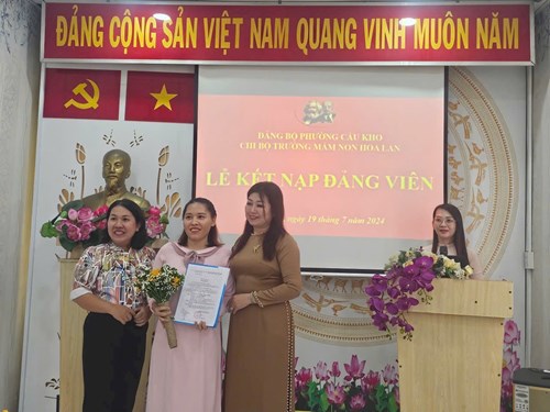 Chi bộ  trường mầm non hoa lan tổ chức lễ kết nạp đảng cho giáo viên nguyễn thị minh