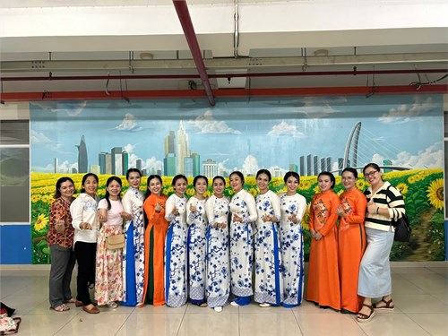 Liên hoan tiếng hát giáo viên