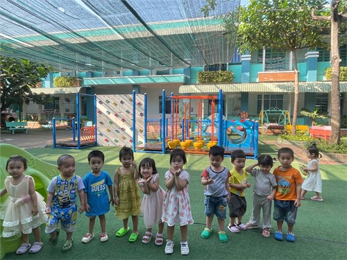 Hoạt động ngoài trời đối với trẻ 25-36 tháng
