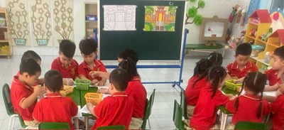 Hoạt động vẽ tranh về “Đền Vua Hùng”