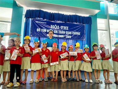 Hội thi   Tìm hiểu luật lệ an toàn giao thông 