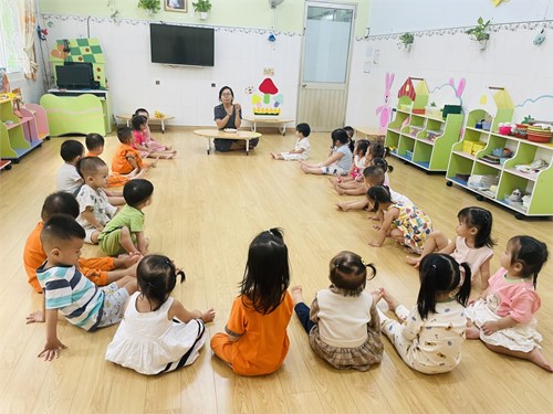 Mầm non Hoa Mai Quận 3 - Nhận biết tập nói Quả chuối - Nhóm 25-36 tháng
