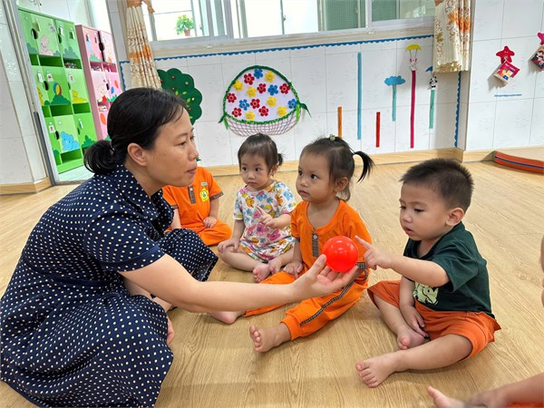 Trường Mầm non Hoa Mai Quận 3
Nhóm 19-24 tháng (Hoạ Mi)
Nhận biết màu đỏ