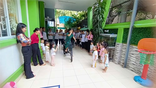 Trường Mầm non Hoa Mai Quận 3
Nhóm 25-36 tháng (Gấu bông)
Hoạt động vui chơi ngoài trời
