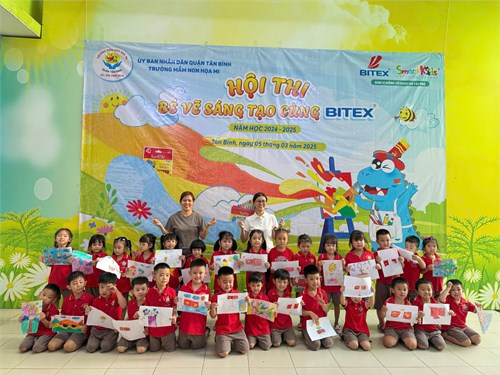 Các bé lớp chồi 2 tham gia  hội thi bé vẽ sáng tạo cùng bitex 