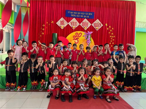 Lớp Lá 2 tham gia văn nghệ  Mừng Xuân Ất Tỵ 2025 