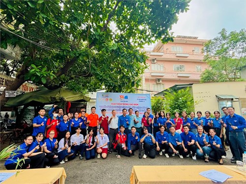 Chi đoàn trường mầm non họa mi tham gia hoạt động tuổi trẻ tân bình tình nguyện xây dựng đô thị sáng - xanh - sạch - đẹp - văn minh - an toàn.