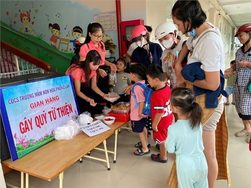 Gian hàng gây quỹ từ thiện