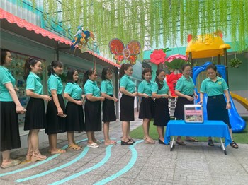 Trường Mầm Non Hướng Dương vận động khuyên góp ủng hộ đồng bào Miền Bắc bị bão, lũ