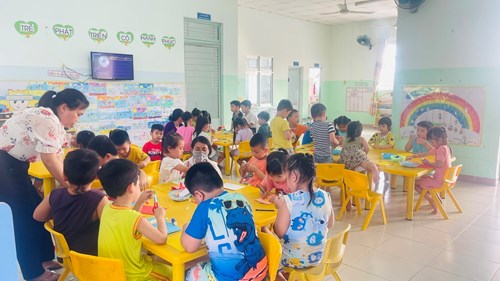 Phụ huynh lớp Lá 5 tham dự thao giảng chào mừng 08/3