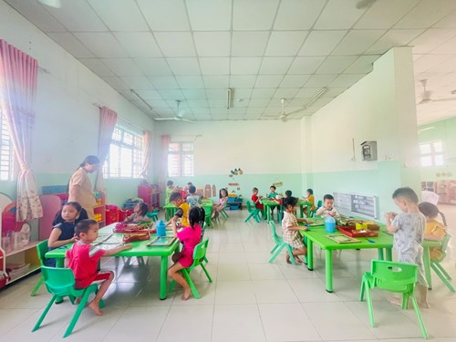 Tổ chức hoạt động tạo hình từ nguyên vật liệu mở cho trẻ lớp Chồi