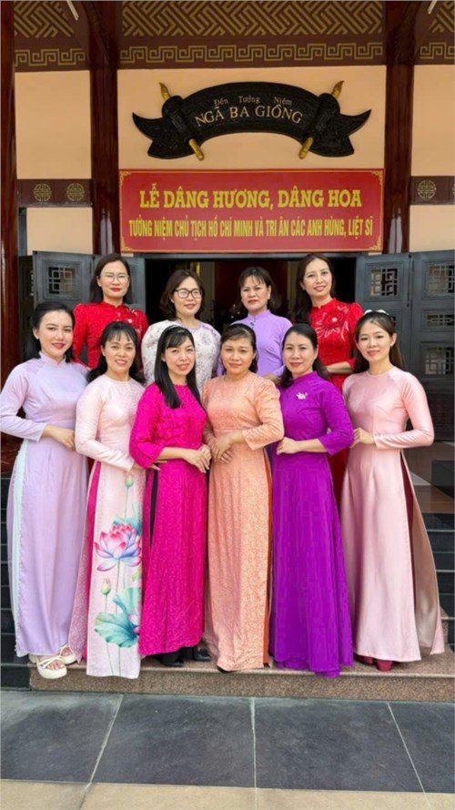 Các hoạt động chào mừng ngày Quốc tế phụ nữ 8/3/2025 và hưởng ứng tháng áo dài Việt Nam của trường mầm non Hương Sen.