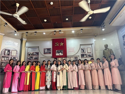 Về nguồn tại bảo tàng Hồ Chí Minh