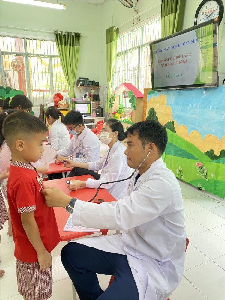 Khám sức khỏe lần 2 năm học 2023-2024