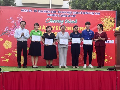 Trường Mầm non Hương Sen tham gia trang trí tiểu cảnh chào Xuân Giáp Thìn 2024 tại Đảng ủy phường 9 và trình diễn áo dài tại quảng trường Hoà Bình do Liên Đoàn Lao Động quận tổ chức nhân dịp trao quà Tết cho công đoàn viên ăn Tết.