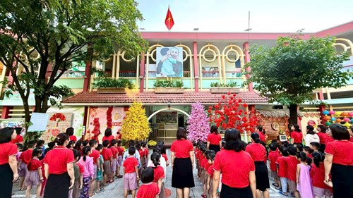 Lễ chào cờ sáng thứ hai của cô và trẻ trường mầm non Hương Sen.