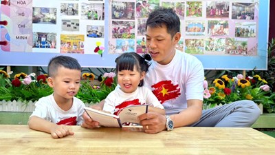 Chào mừng 50 năm ngày Giải phóng miền Nam thống nhất đất nước, Trường Mầm non Hương Sen tổ chức ngày hội sách và văn hóa đọc