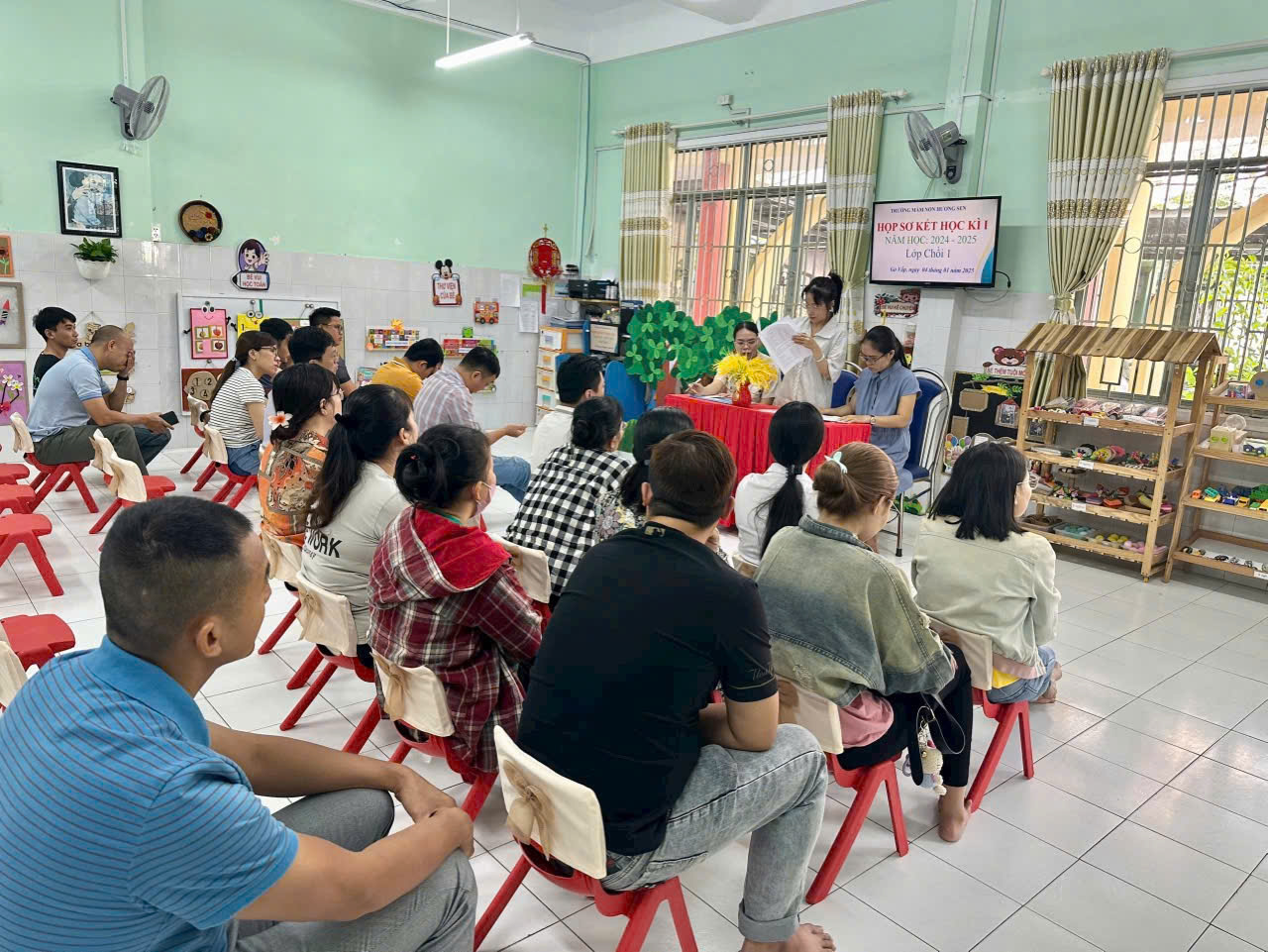 Họp cha mẹ học sinh  sơ kết học kỳ 1 năm học 2024-2025.