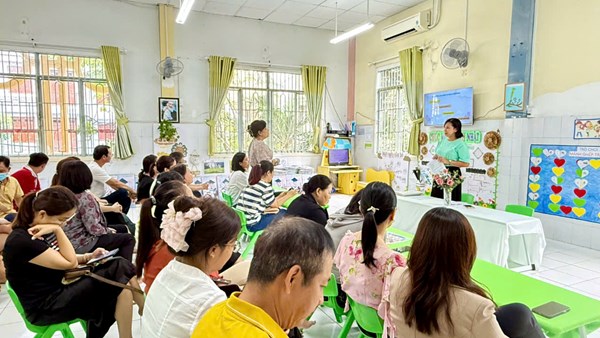 Trường Mầm non Hương Sen tổ chức hội nghị Cha mẹ học sinh cuối năm học 2024-2025.