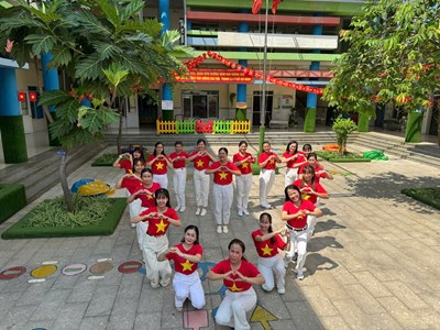 Trường mầm non hương sen, chào mừng kỷ niệm 50 năm ngày giải phóng miền nam thống nhất đất nước ( 30/4/1975-30/4/2025).