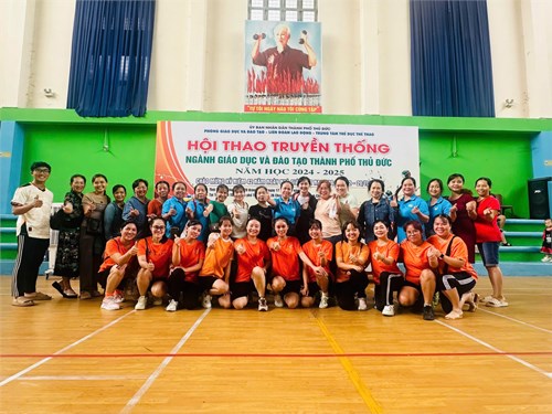 CĐV trường Mầm non Hương Sen tham gia  Hội thao truyền thống Ngành Giáo dục và Đào tạo Chào mừng 42 năm Ngày Nhà giáo Việt Nam (20/11/1982- 20/11/2024).