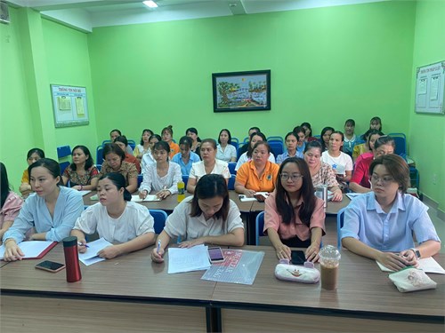 Thực hiện theo sự chỉ đạo của Phòng Giáo dục và Đào tạo Thành Phố Thủ Đức, trường Mầm non Long Bình tổ chức cho CB- GV học chinh trị hè từ ngày 6 đến ngày 8/8/2024