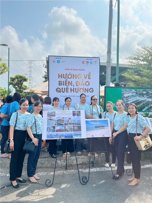 Tham dự tuần lễ hoạt động “Hướng về biển, đảo quê hương” và triển lãm ảnh “Yêu lắm Trường Sa ơi!”