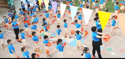 Hoạt động thể dục đồng diễn chào mừng ngày 30/4 – tinh thần hào hùng lan tỏa từ mầm non
