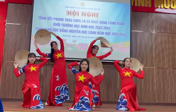 CĐCS Trường Mầm non Mạ Non tham dự Hội nghị Tổng kết phong trào CNVC-LĐ và Hoạt động Công đoàn khối trường học NH 2023-2024; Trao tặng Học bổng Nguyễn Đức Cảnh NH 2024-2025