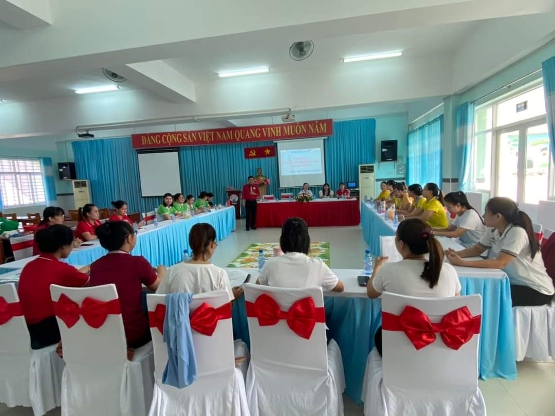Trường Mầm non Mạ Non tổ chức cho Cán bộ, giáo viên tham gia tập huấn sơ cấp cứu năm học 2023-2024