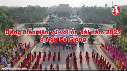 Đồng diễn dân vũ với áo dài tại khu di tích Ngã Ba Giồng