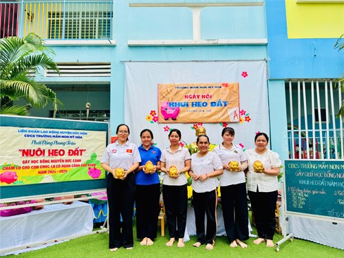 Công đoàn viên tham gia Ngày hội khui heo đất gây quỹ học bổng Nguyễn Đức Cảnh