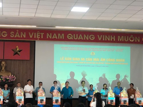 Hội nghị tuyên dương   Gương sáng Đảng viên  năm 2025 và lễ bàn giao   Mái ấm công đoàn 