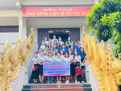 Tham quan hành trình Về Nguồn  tại Đền thờ nữ anh hùng liệt sỹ Võ Thị Sáu