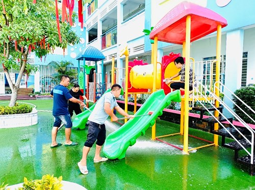 Trường MN Mỹ Hòa thực hiện công tác tổng vệ sinh phòng chống dịch bệnh Tay chân miệng, Sốt xuất huyết