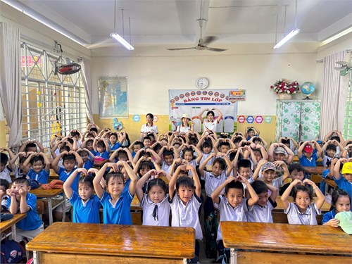 Hoạt động tham quan trải nghiệm trường tiểu học Mỹ Hòa của các bé khối lớp Lá