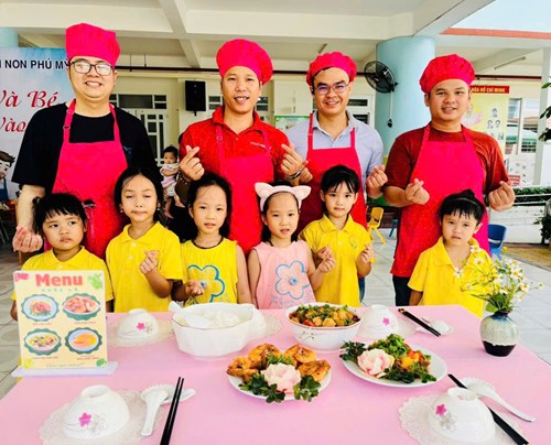 Hội thi  Bố và bé cùng vào bếp 