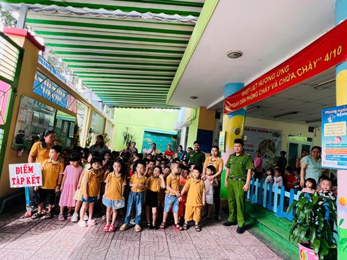 Trường mầm non Phường 3 diễn tập phòng cháy chữa cháy.