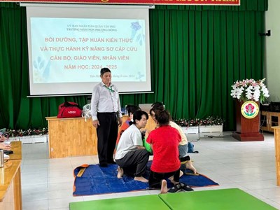 Bồi dưỡng, tập huấn và thực hành kỹ năng sơ cấp cứu cho cán bộ quản lý, giáo viên, nhân viên - năm học 2024-2025