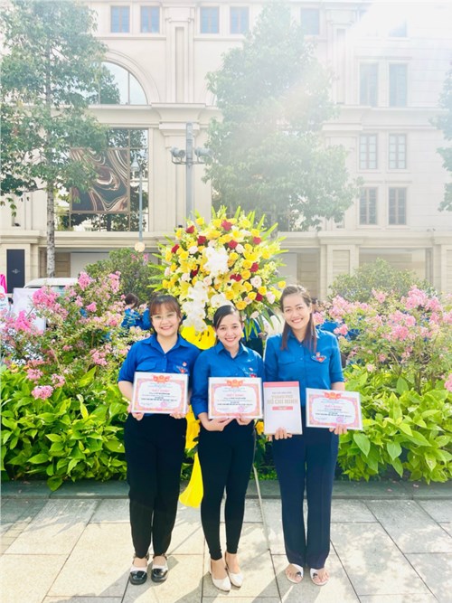 🌸Chi đoàn Trường Mầm non Rạng Đông 11 nhận tuyên dương các cá nhân tiêu biểu trong học tập và làm theo lời Bác và nhận khen thưởng Hội thi trực tuyến Tìm hiểu về tư tưởng, đạo đức, phong cách Chủ tịch Hồ Chí Minh.