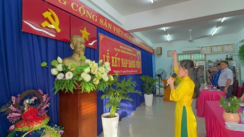 Lễ kết nạp đảng viên mới