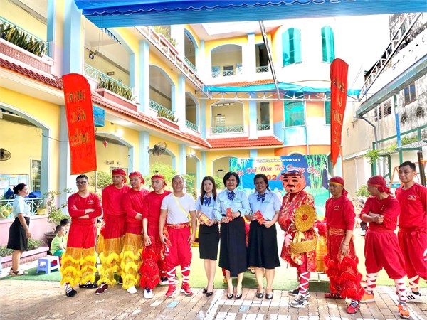 Bé vui đón Tết trung thu năm 2024