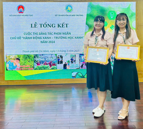 Trường MN Sơn Ca: Đại diện trường MN Sơn Ca nhận giấy khen đạt giải nhì và giải video được yêu thích nhất Cuộc thi “Hành động xanh - Trường học xanh” năm 2024 do Phòng Chính trị, tư tưởng Sở GD&ĐT TP.HCM tổ chức.