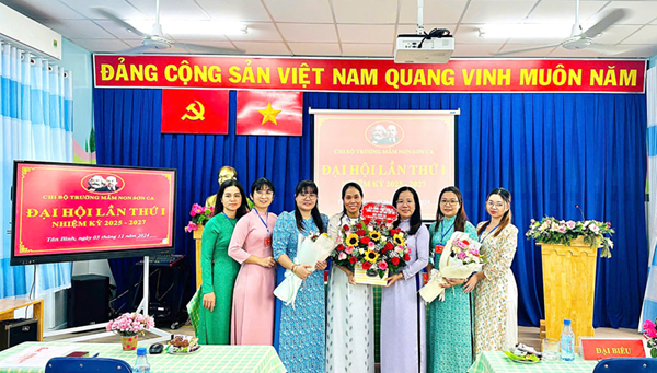 Chi bộ MN Sơn Ca: Ngày 03/12/2024, tại hội trường, Chi bộ MN Sơn Ca tổ chức thành công đại hội Chi bộ lần thứ I, nhiệm kỳ 2025-2027.