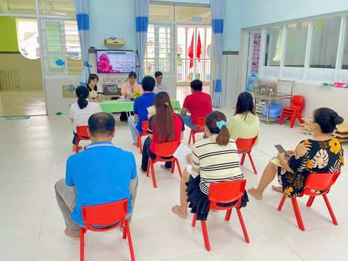 Trường MN Sơn Ca: Lớp Chồi tổ chức buổi họp Phụ huynh học sinh đầu năm học 2024-2025.