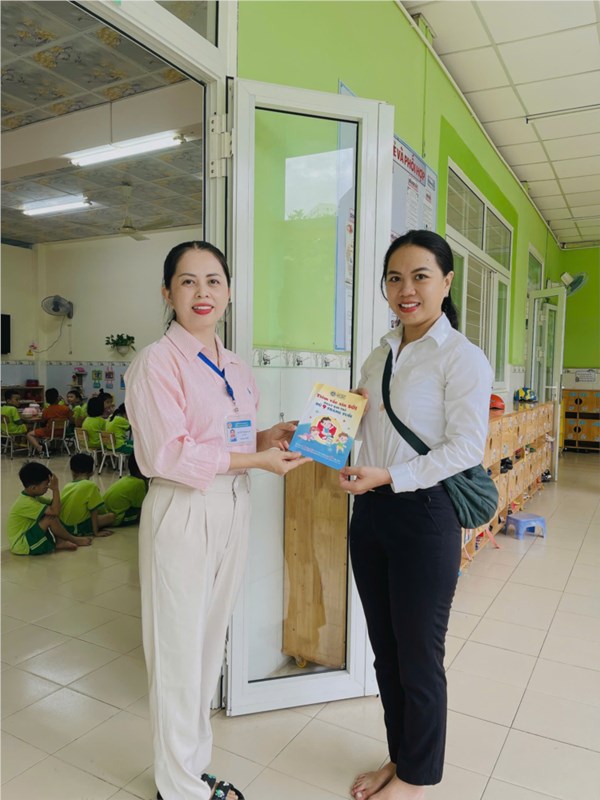 Trường Mầm non Tân Phú đã cấp phát 250 tờ rơi tuyên truyền phòng chống bệnh Sởi đến phụ huynh học sinh.