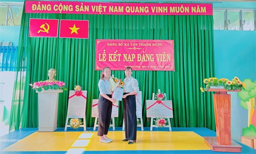 Lễ Kết nạp Đảng viên mới đ/c Trần Thị Thanh Tuyền